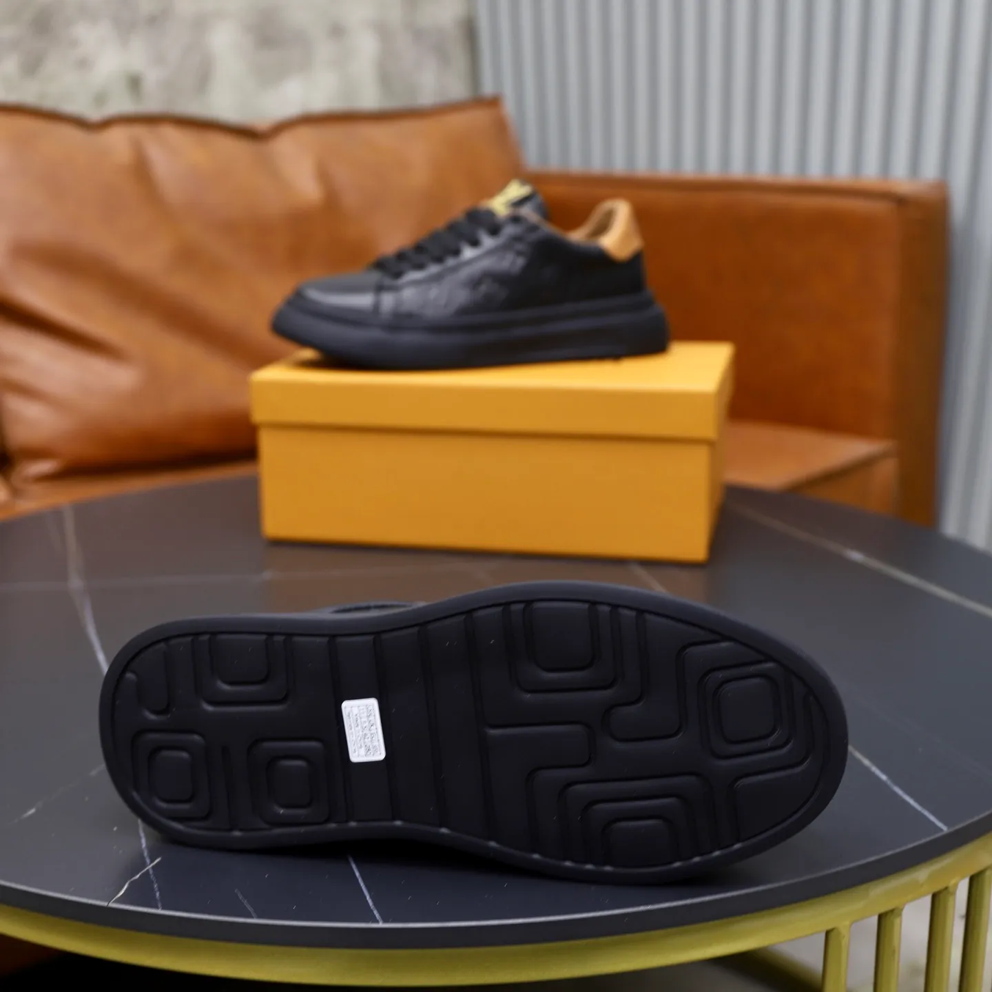 Ex-factory price: 460💰🙅‍♂️🙅‍♂️🙅‍♂️ Brand: LV Louis Vuitton Standard code: 38-44 (45 customized) Grade: Same as the official website Material: Original cowhide fabric Comfortable cowhide lining Increased lightness, wear-resistant and soft outsole Style category: Men's fashionable casual shoes Running sneakers Distinguished luxury brand elements Top luxury Color: actual picture color